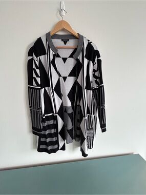 Renuar Black, White & Gray Geometric Open-Front Cardigan